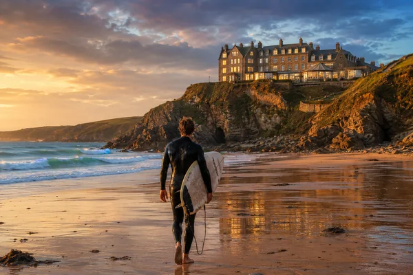 You are currently viewing The Best Hotels for Surfing Enthusiasts in Cornwall